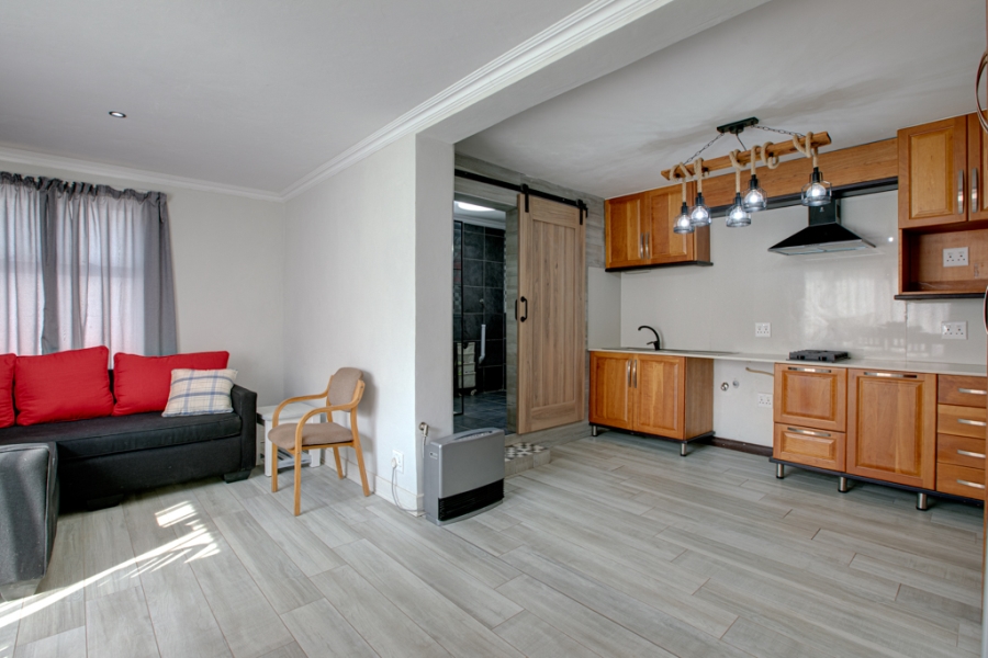 To Let 1 Bedroom Property for Rent in Saxonwold Gauteng