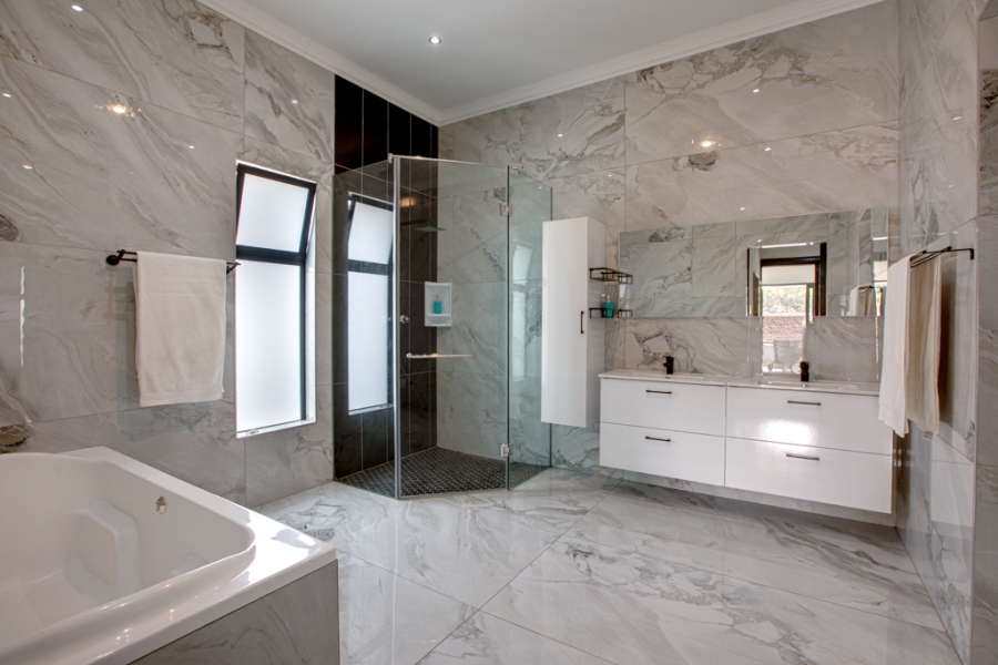 To Let 1 Bedroom Property for Rent in Saxonwold Gauteng