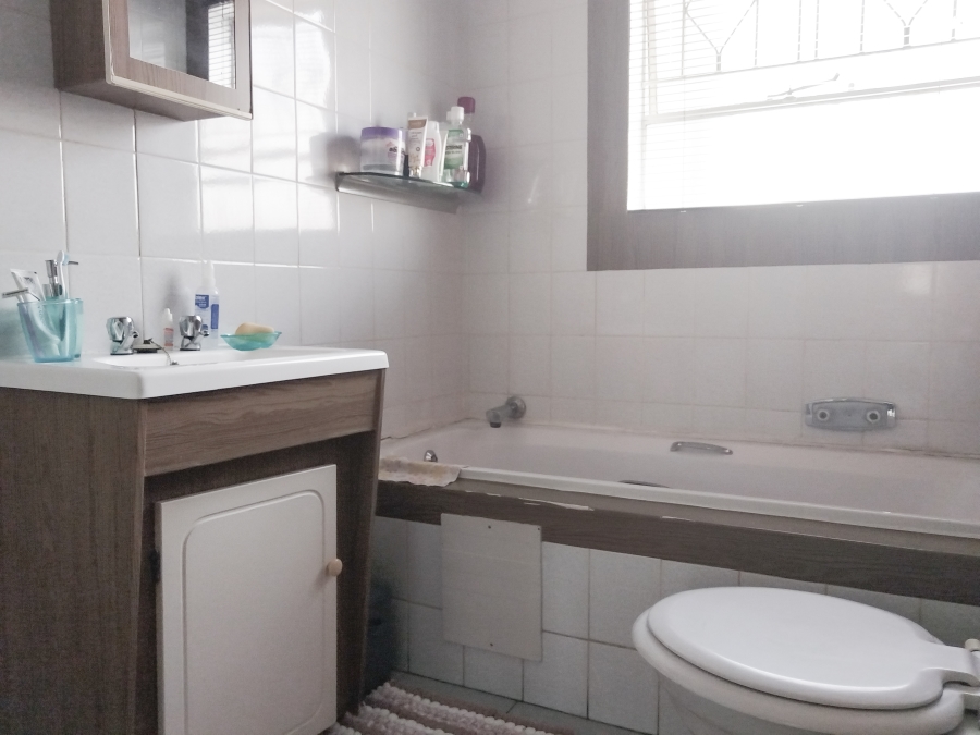 2 Bedroom Property for Sale in Buccleuch Gauteng
