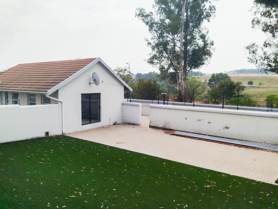 2 Bedroom Property for Sale in Buccleuch Gauteng