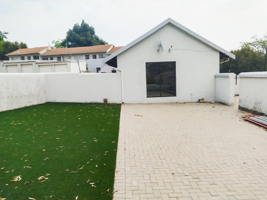 2 Bedroom Property for Sale in Buccleuch Gauteng