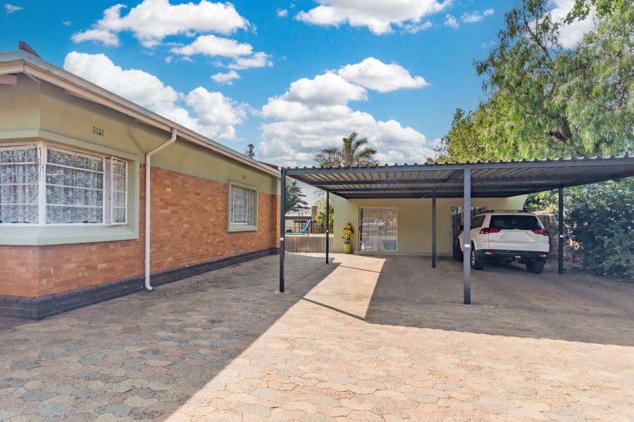 4 Bedroom Property for Sale in Kenmare Gauteng