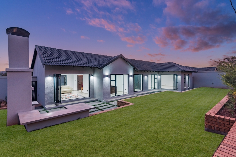 4 Bedroom Property for Sale in Roodekrans Gauteng