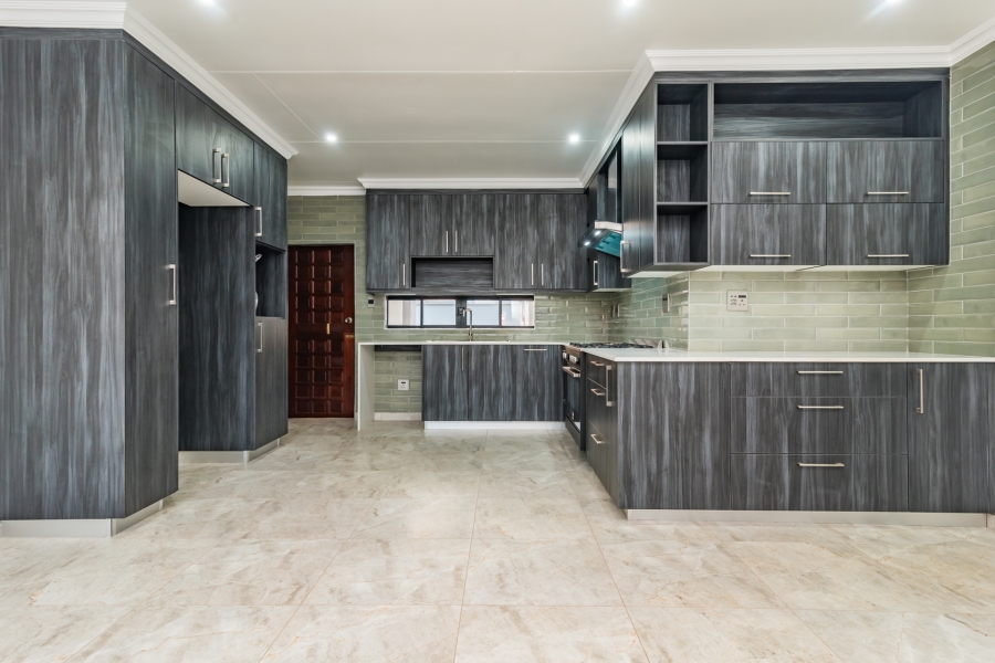 4 Bedroom Property for Sale in Roodekrans Gauteng