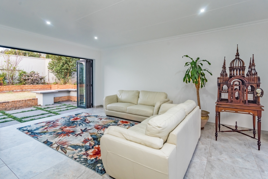 4 Bedroom Property for Sale in Roodekrans Gauteng