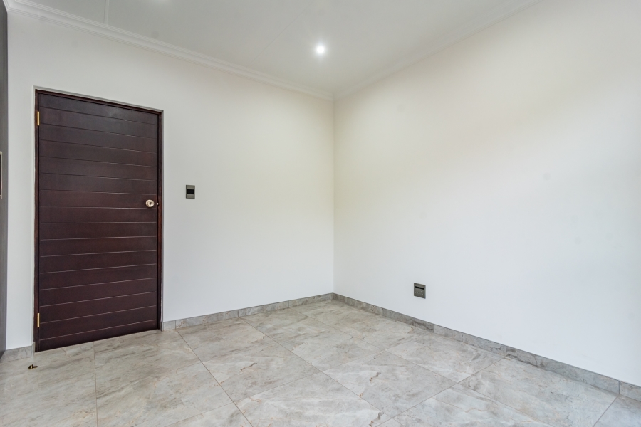4 Bedroom Property for Sale in Roodekrans Gauteng