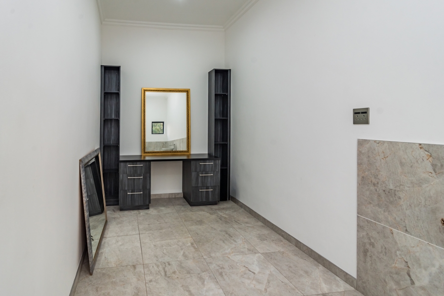 4 Bedroom Property for Sale in Roodekrans Gauteng