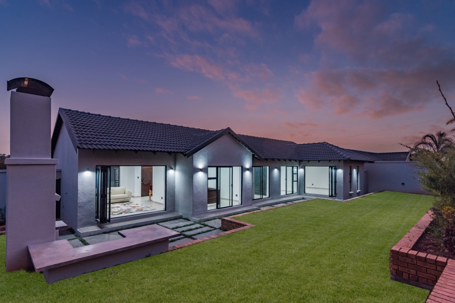 4 Bedroom Property for Sale in Roodekrans Gauteng