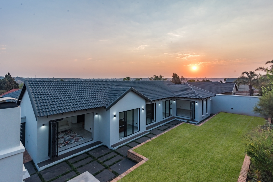 4 Bedroom Property for Sale in Roodekrans Gauteng