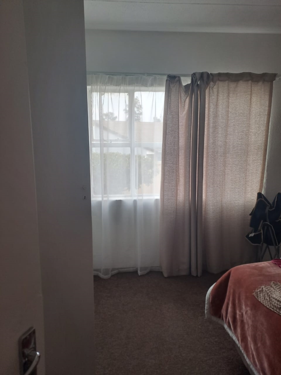 2 Bedroom Property for Sale in Three Rivers Proper Gauteng