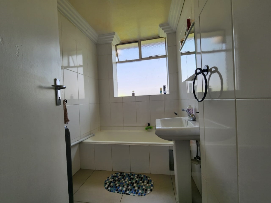 3 Bedroom Property for Sale in Three Rivers Proper Gauteng