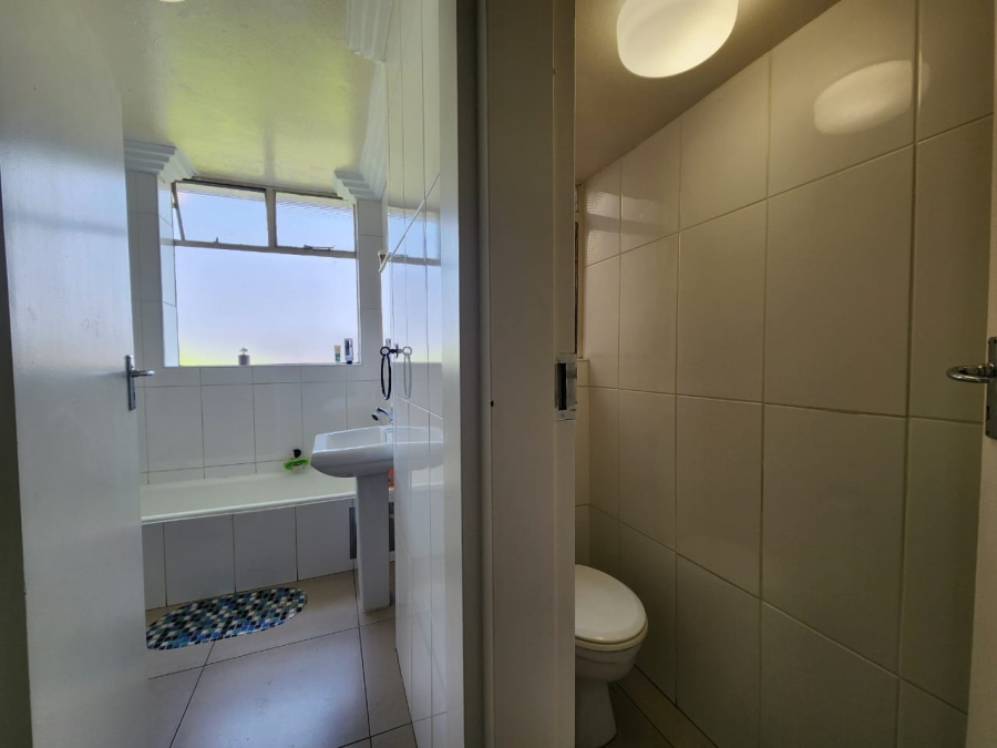 3 Bedroom Property for Sale in Three Rivers Proper Gauteng