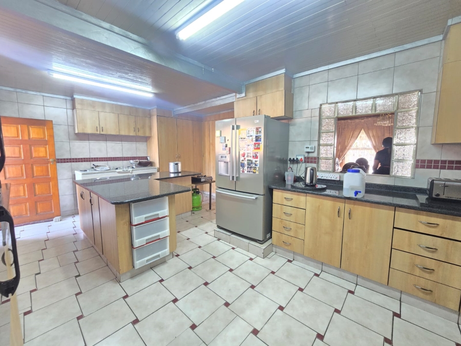 4 Bedroom Property for Sale in Mackenzie Park Gauteng