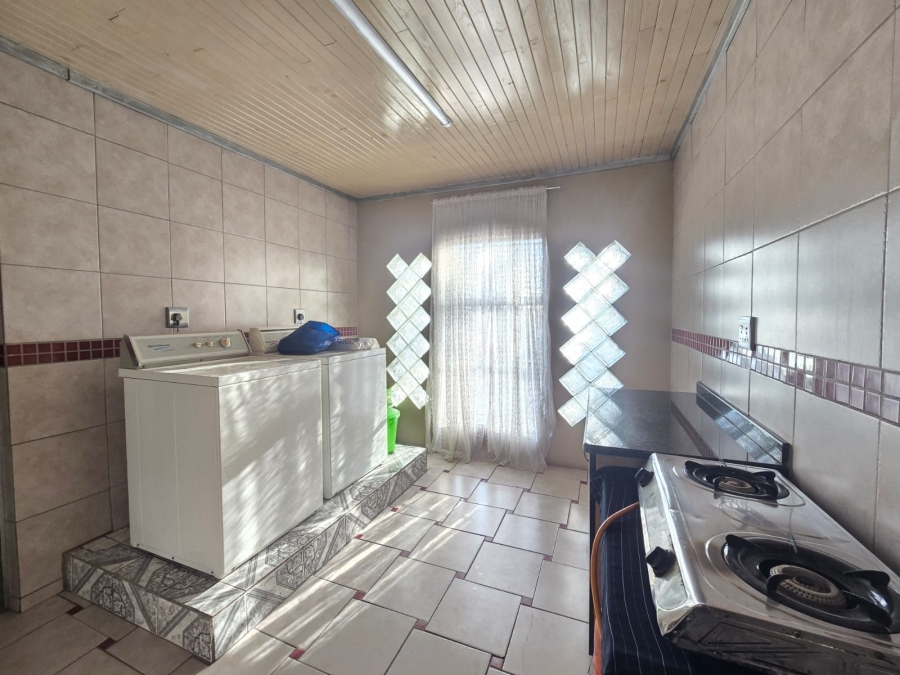 4 Bedroom Property for Sale in Mackenzie Park Gauteng