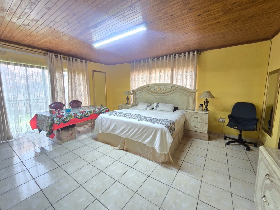 4 Bedroom Property for Sale in Mackenzie Park Gauteng
