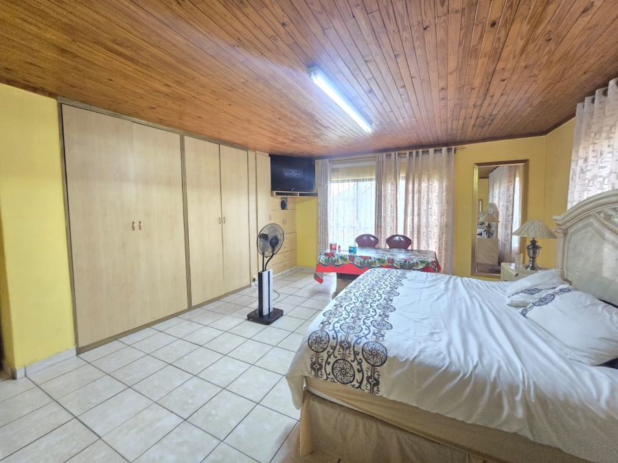 4 Bedroom Property for Sale in Mackenzie Park Gauteng