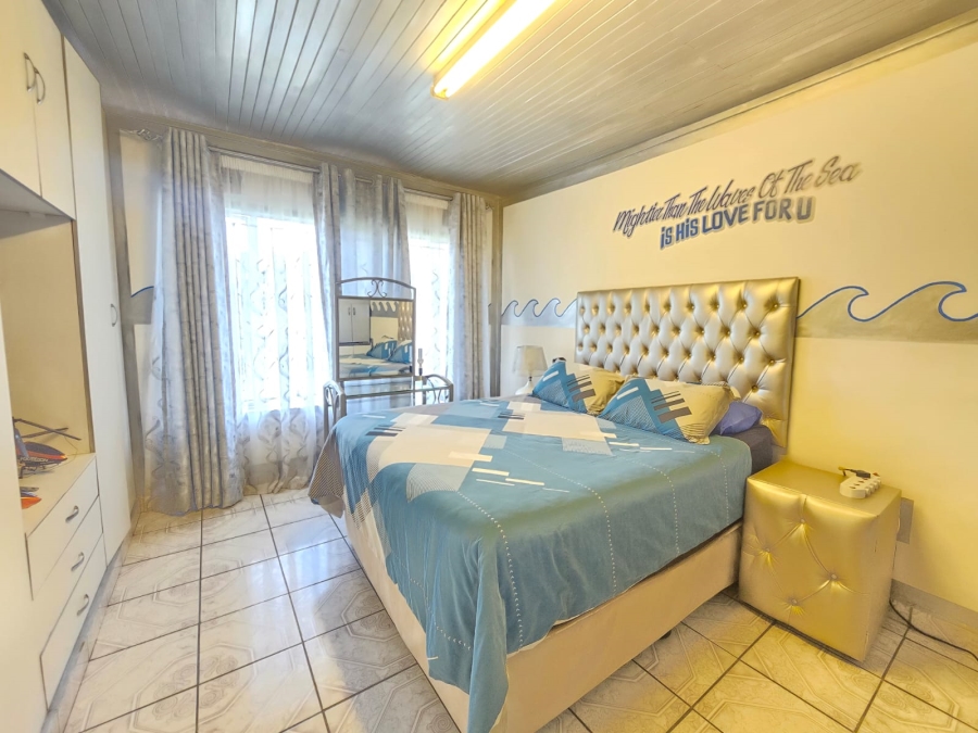4 Bedroom Property for Sale in Mackenzie Park Gauteng