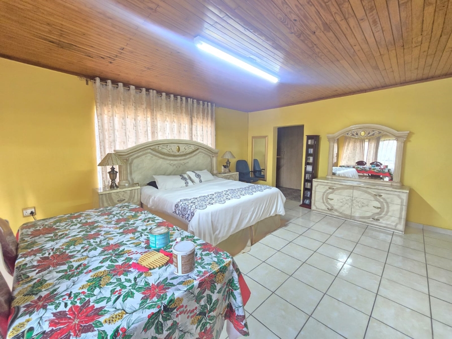 4 Bedroom Property for Sale in Mackenzie Park Gauteng
