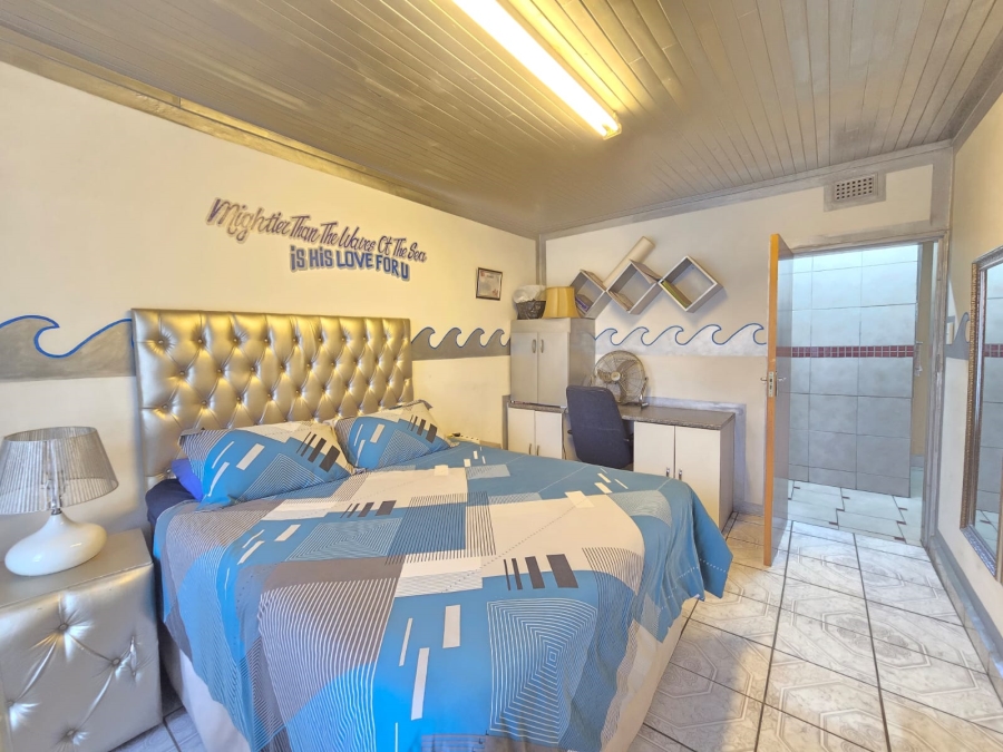 4 Bedroom Property for Sale in Mackenzie Park Gauteng