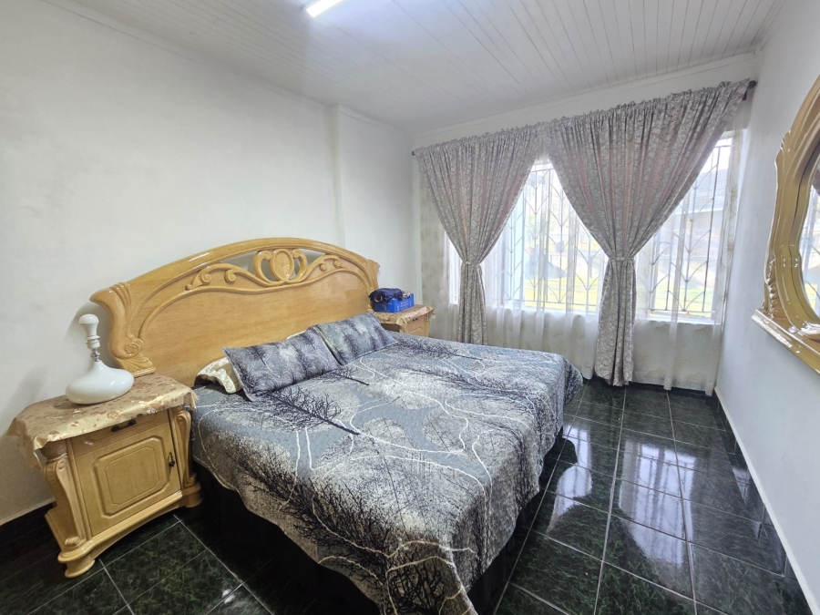 4 Bedroom Property for Sale in Mackenzie Park Gauteng