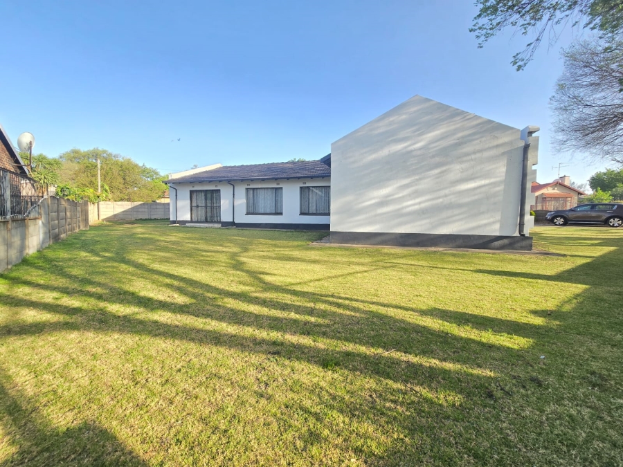 4 Bedroom Property for Sale in Mackenzie Park Gauteng