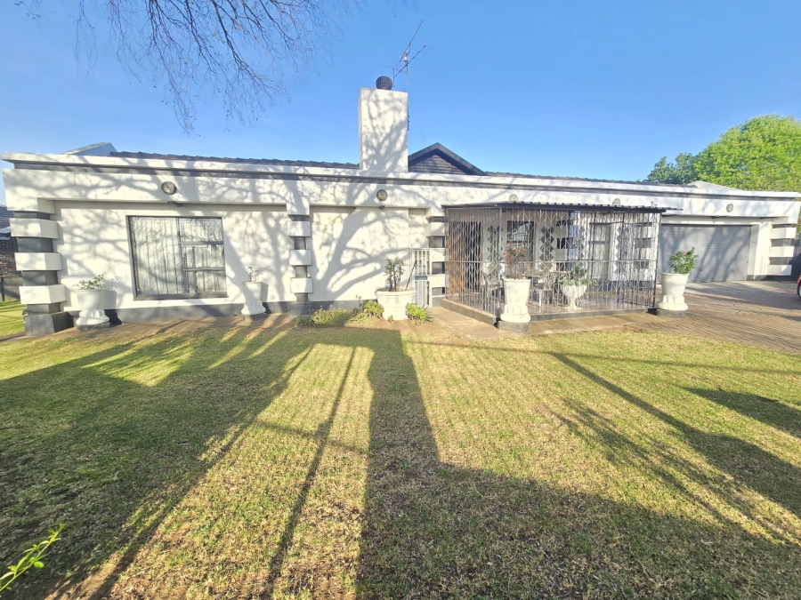 4 Bedroom Property for Sale in Mackenzie Park Gauteng