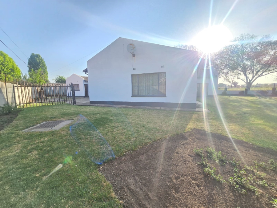 4 Bedroom Property for Sale in Mackenzie Park Gauteng