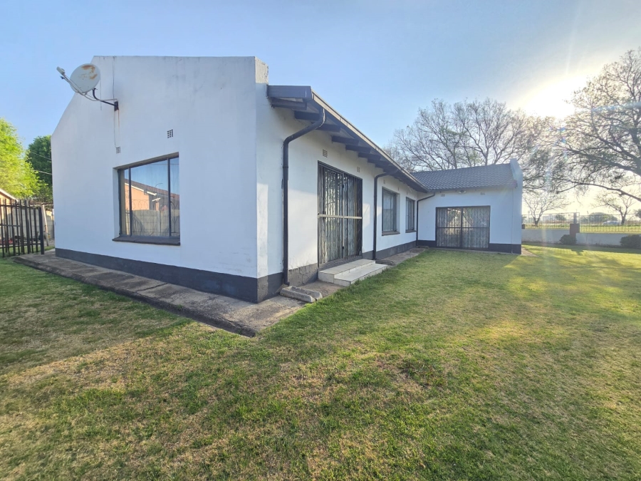 4 Bedroom Property for Sale in Mackenzie Park Gauteng