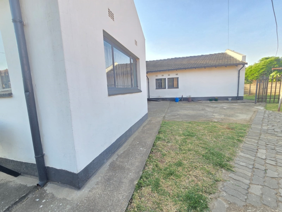 4 Bedroom Property for Sale in Mackenzie Park Gauteng