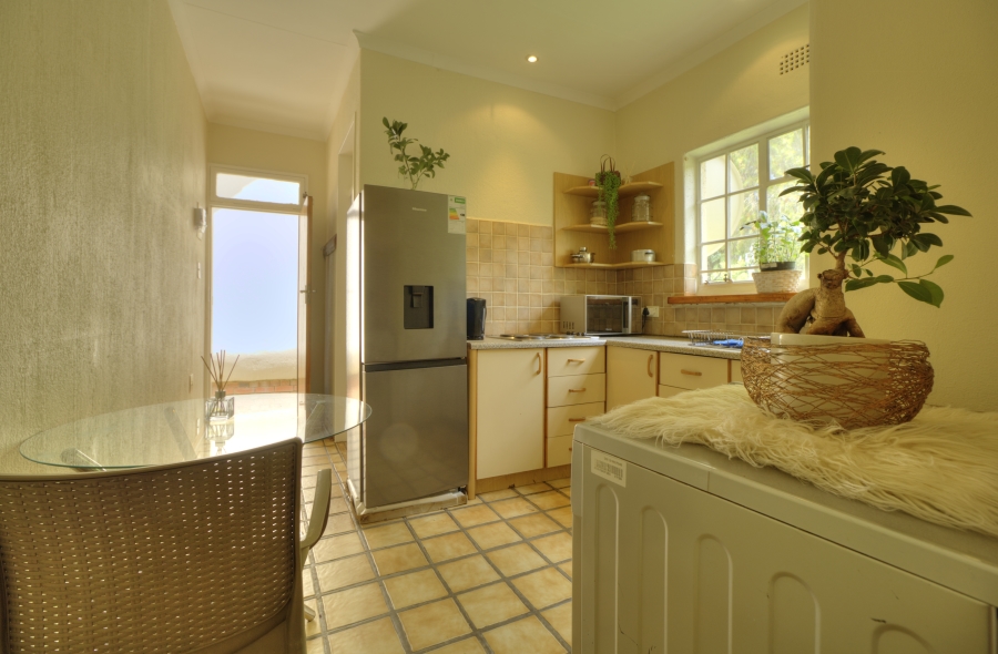 To Let 1 Bedroom Property for Rent in Gallo Manor Gauteng