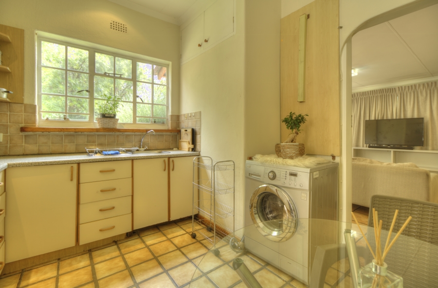To Let 1 Bedroom Property for Rent in Gallo Manor Gauteng