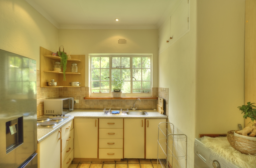 To Let 1 Bedroom Property for Rent in Gallo Manor Gauteng