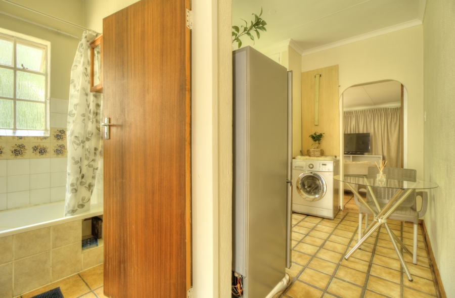 To Let 1 Bedroom Property for Rent in Gallo Manor Gauteng