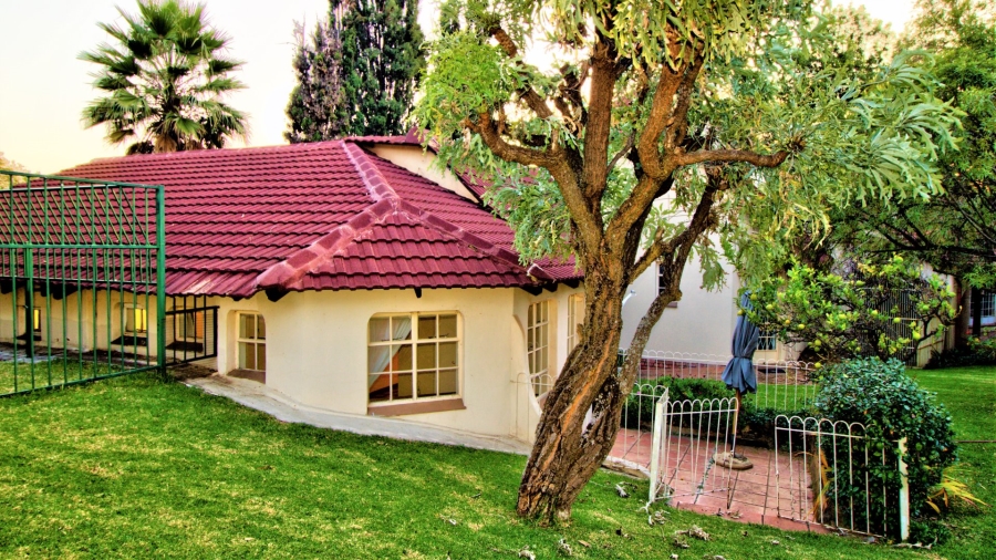 To Let 1 Bedroom Property for Rent in Gallo Manor Gauteng