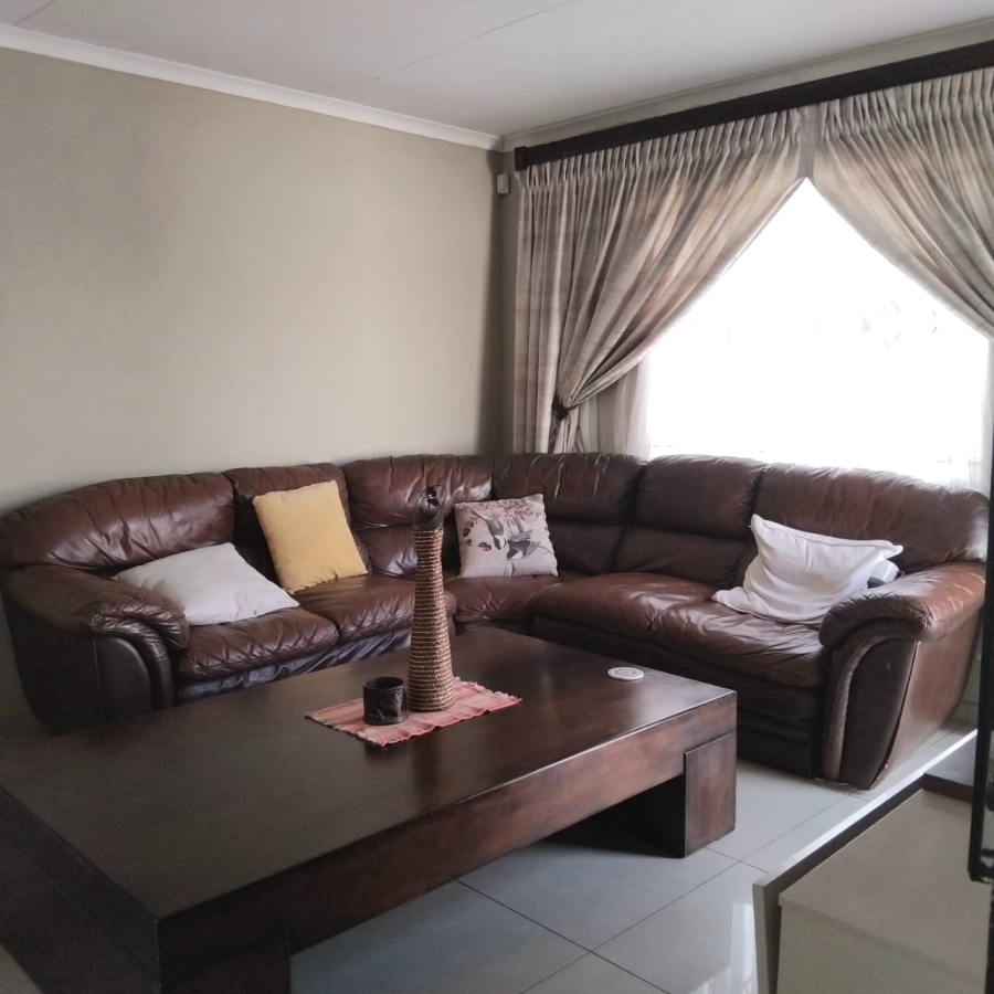 3 Bedroom Property for Sale in Blue Hills Gauteng