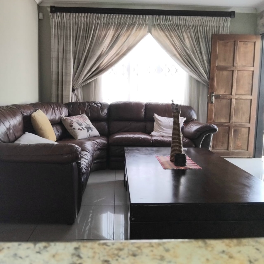 3 Bedroom Property for Sale in Blue Hills Gauteng