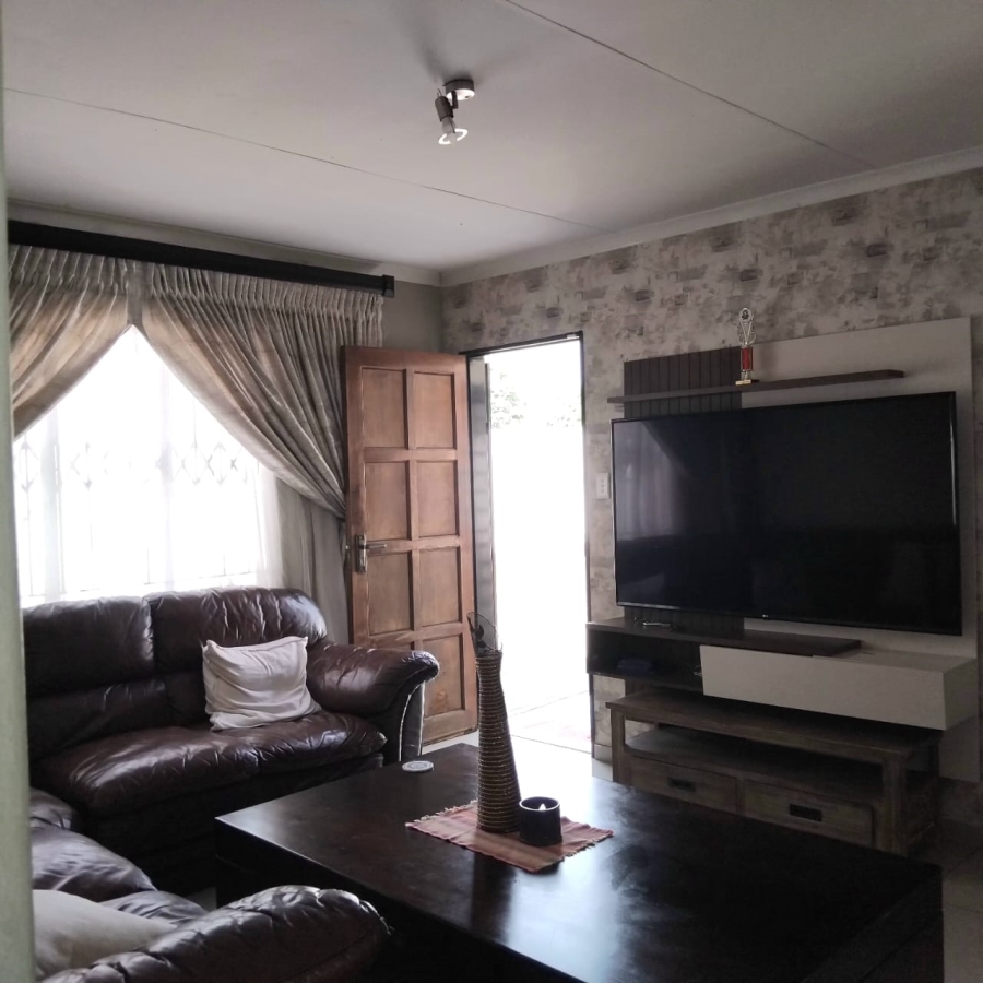 3 Bedroom Property for Sale in Blue Hills Gauteng
