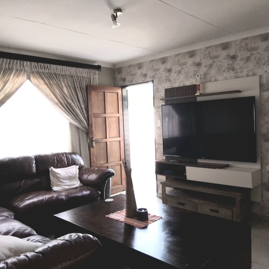 3 Bedroom Property for Sale in Blue Hills Gauteng
