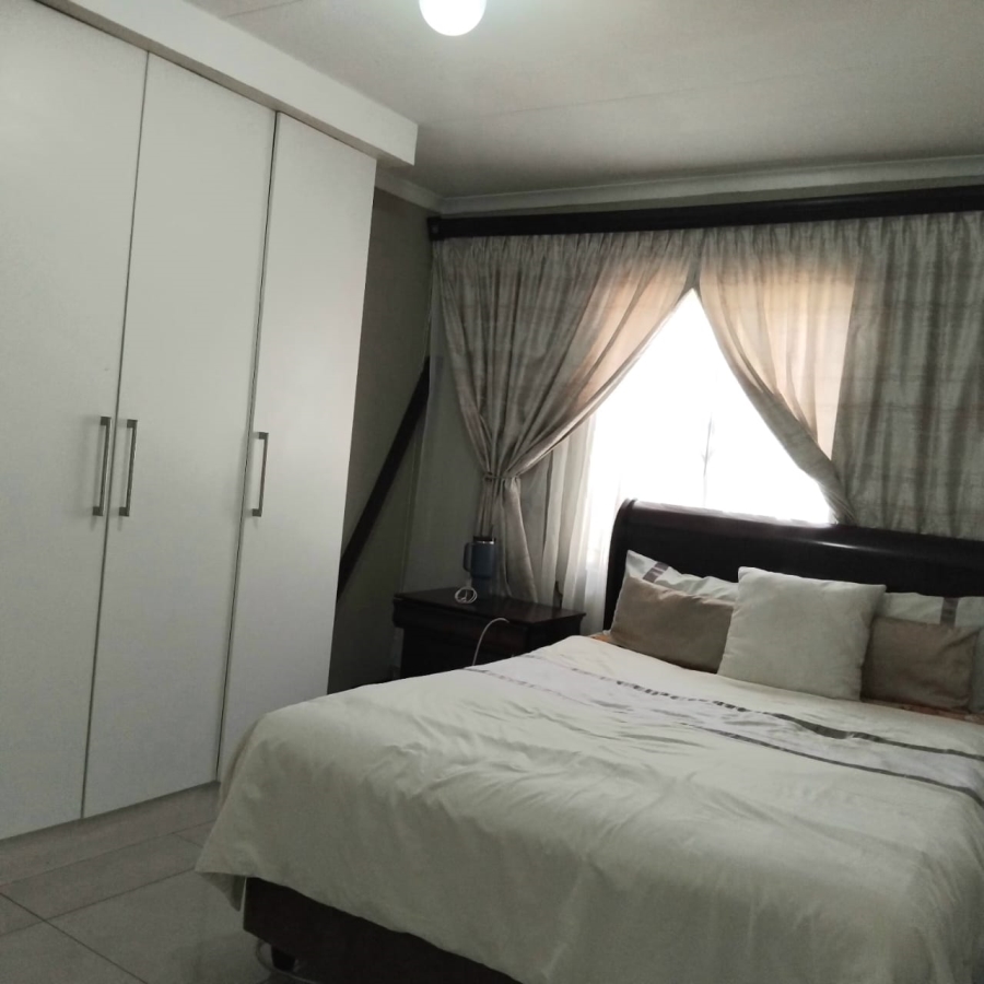 3 Bedroom Property for Sale in Blue Hills Gauteng