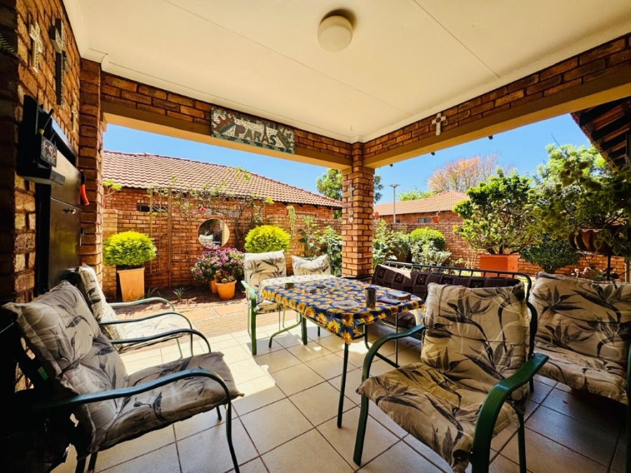 2 Bedroom Property for Sale in Montana Tuine Gauteng