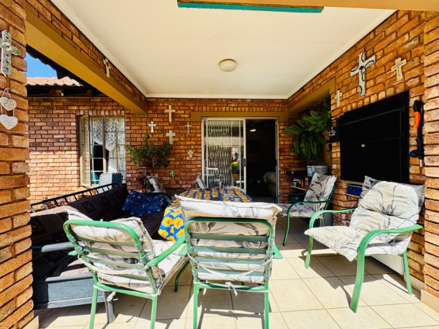 2 Bedroom Property for Sale in Montana Tuine Gauteng
