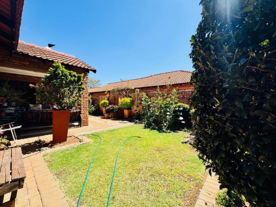 2 Bedroom Property for Sale in Montana Tuine Gauteng