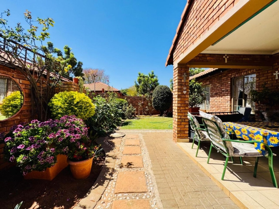 2 Bedroom Property for Sale in Montana Tuine Gauteng
