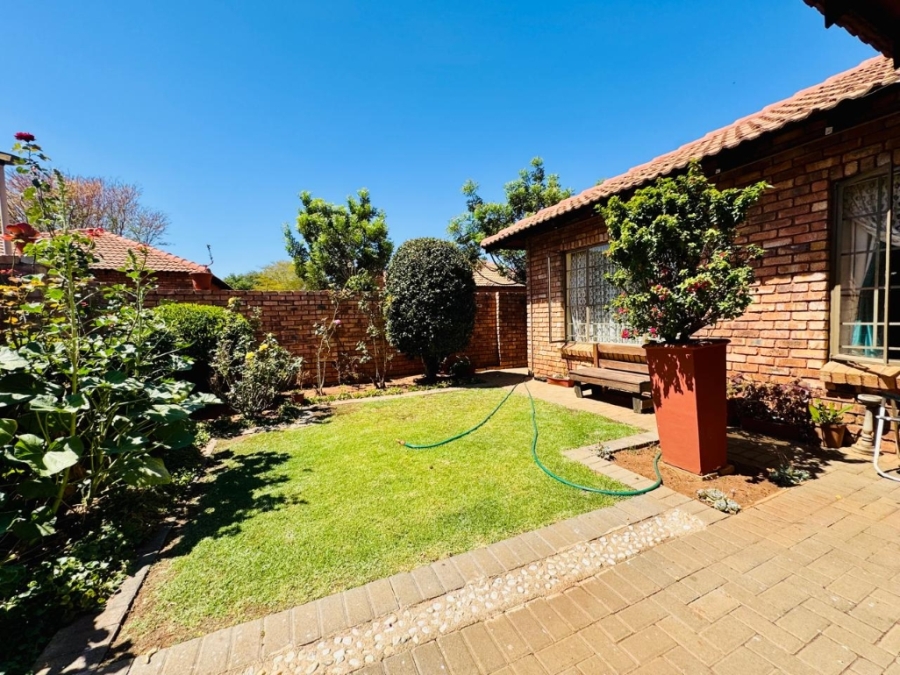 2 Bedroom Property for Sale in Montana Tuine Gauteng