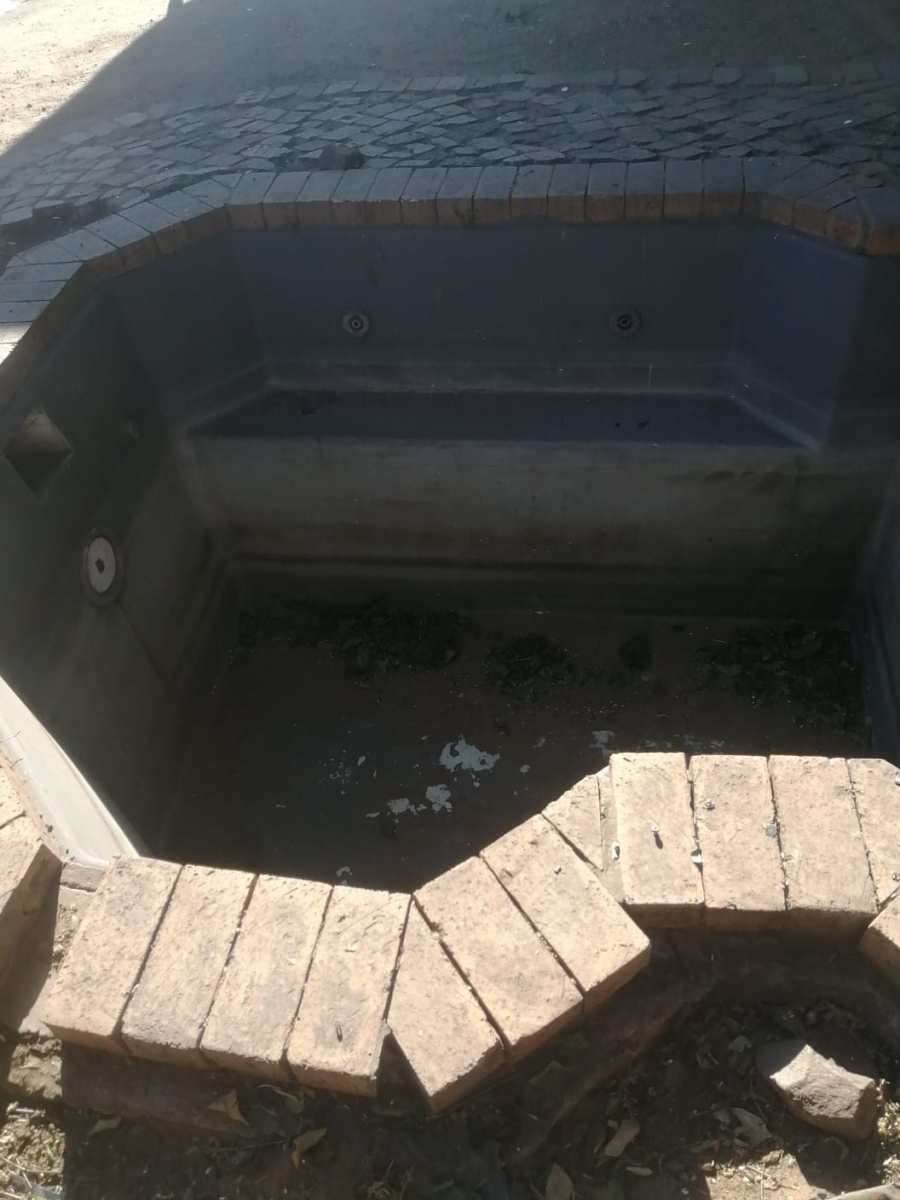 4 Bedroom Property for Sale in Vanderbijlpark CW 5 Gauteng