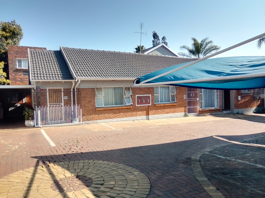 15 Bedroom Property for Sale in Hurlyvale Gauteng