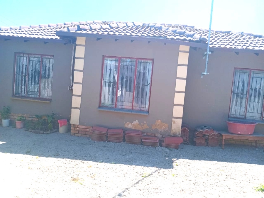 10 Bedroom Property for Sale in Clayville Gauteng