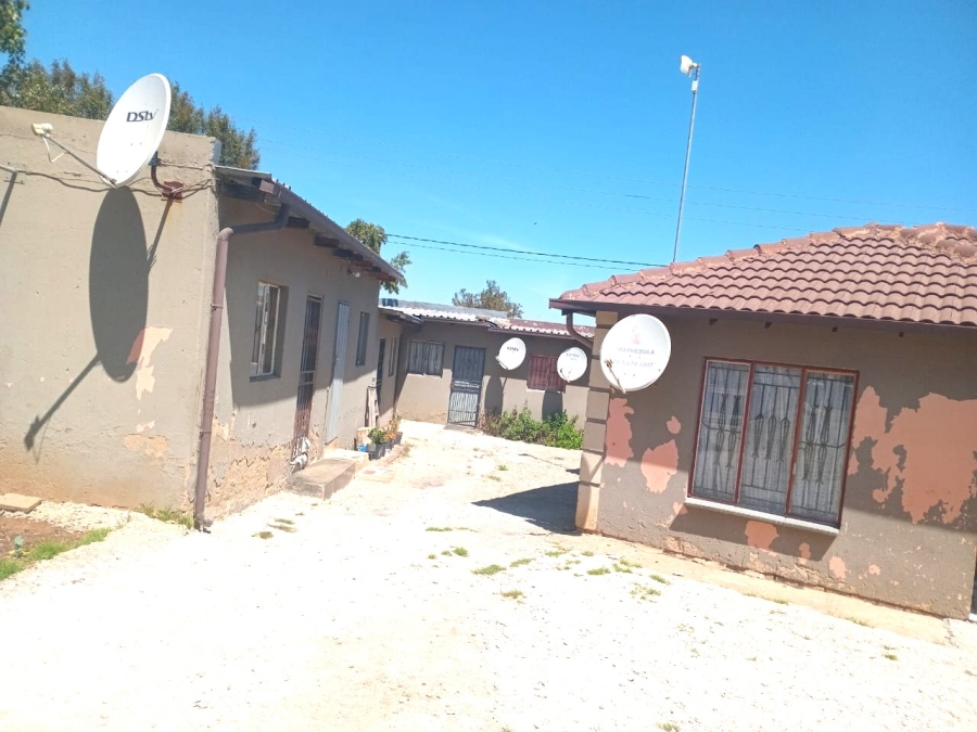 10 Bedroom Property for Sale in Clayville Gauteng