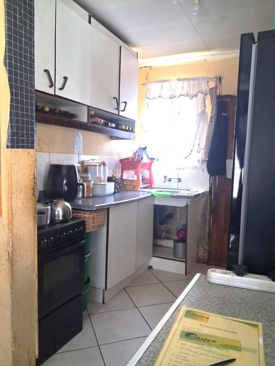 10 Bedroom Property for Sale in Clayville Gauteng