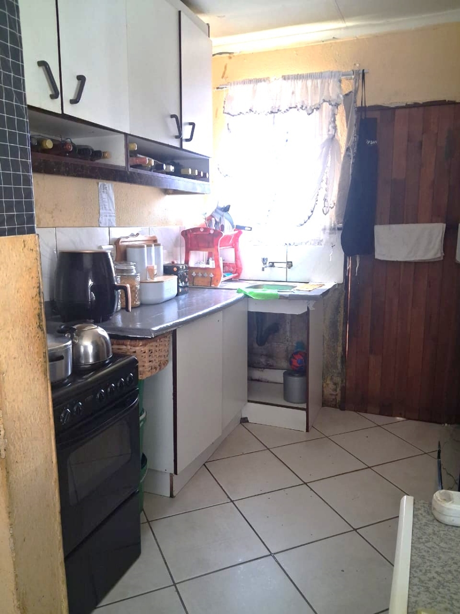10 Bedroom Property for Sale in Clayville Gauteng